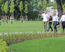 На столичній Оболоні з’явився новий сквер та пішохідний міст, створені за кошти мерії Вільнюса, - Кличко