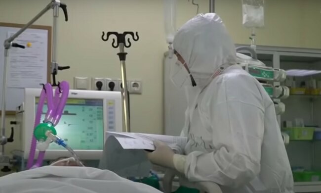 Медик. Фото: скриншот YouTube-видео