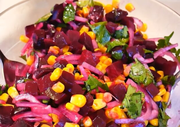 Салат из свеклы, кадр из видео