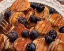 Банановые мини-панкейки, кадр из видео