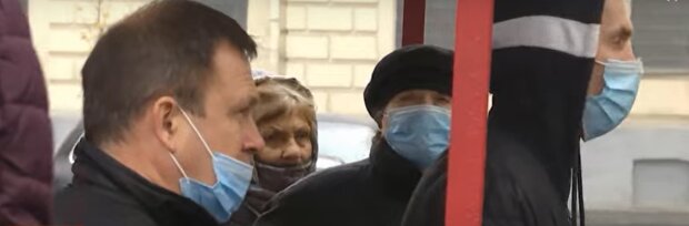 Посипляться штрафи: українцям заборонили гуляти без масок у "червоній" зоні