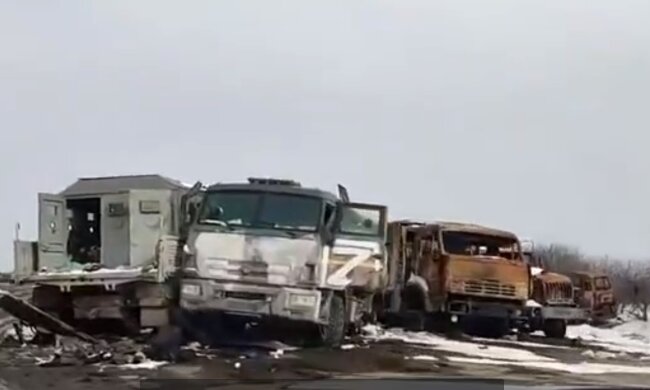 Растянулось на километры: в сети показали кладбище техники российской армии