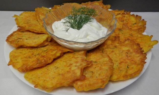 Навіть Лукашенко не знає цього рецепту: як приготувати смачні деруни з гарбуза та цибулі