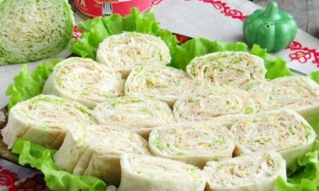 Рулет із лаваша з консервованою рибою, фото: youtube.com