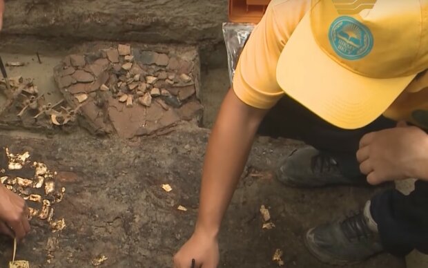 Археолог. Фото: скріншот YouTube-відео