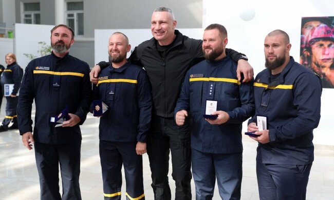 Кличко привітав рятувальників з Днем працівників цивільного захисту