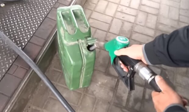 Із паливом знову можуть бути проблеми: українців попередили про запаси. Що може трапитись