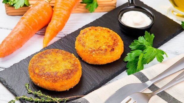 Еще вкуснее мясных: рецепт сочных морковных котлет с сыром