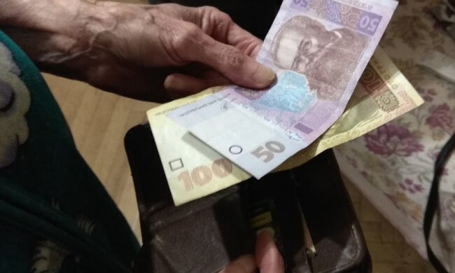 Готовьте 31 680 гривен: украинцев ошеломили новшеством касаемо пенсий. Это уже за гранью