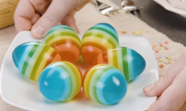 Гости будут в восторге: рецепт пасхальных фруктовых яиц с начинкой