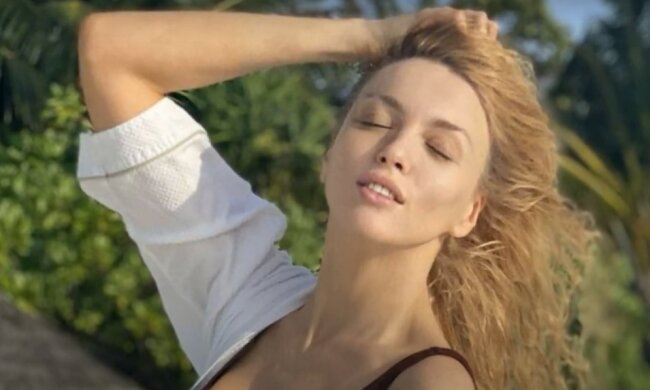 Запыхавшаяся и едва говорящая: потная Оля Полякова показала, куда убегает из дома каждое утро