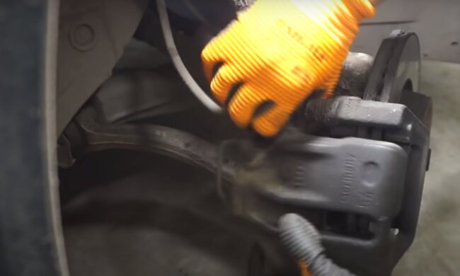 Чому в машині можуть відмовити гальма: водіям дали важливі поради