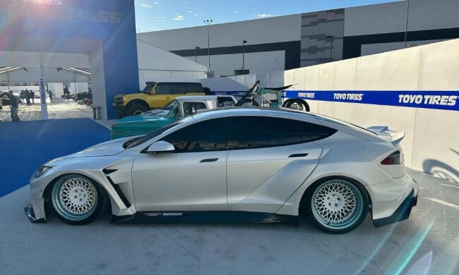 Плед Tesla Model S: скрін