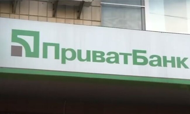 ПриватБанк закриває картки українців без пояснення причини. Заява банку