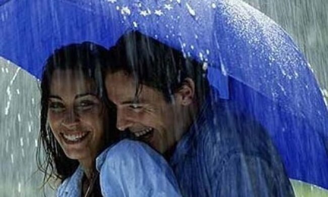 Названо дату потужного циклону: Україну накриють грози та потужні пориви вітру