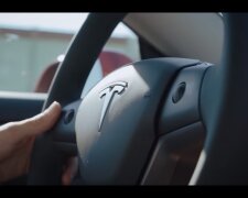 "Смартфон на колесах": Xiaomi показала свой электромобиль
