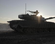 У Росії терміново знімають із консервації танки 40-х років. Підуть проти "Леопардів" та "Абрамс". Фото ешелону