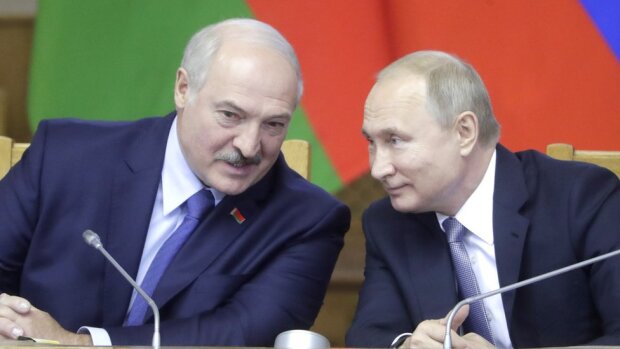 Аж пиджак сзади задрался: Лукашенко попытался защитить Путина, рассмешив весь мир