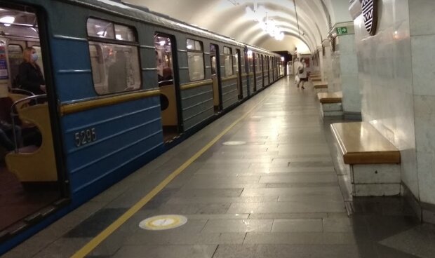 Минирование метро: в Киеве творится неладное. Людей просят не спускаться в подземку