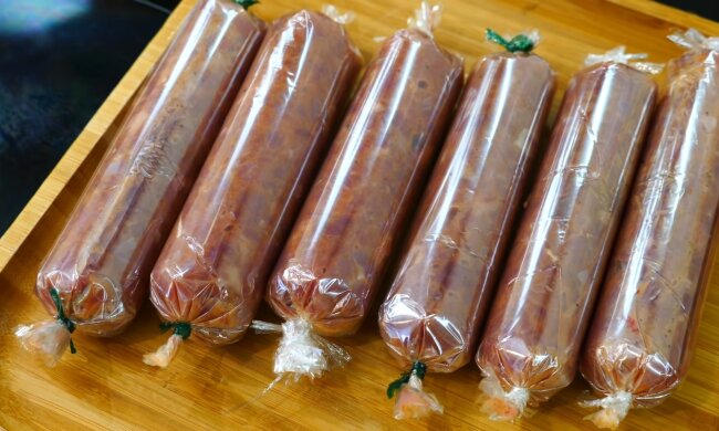 Сосиски. Фото: скриншот YouTube-видео