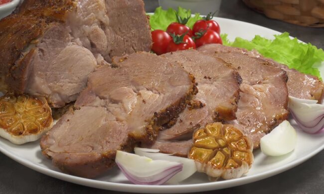 Вы откажетесь от колбасы навсегда: рецепт запеченной свинины с горчицей в рукаве