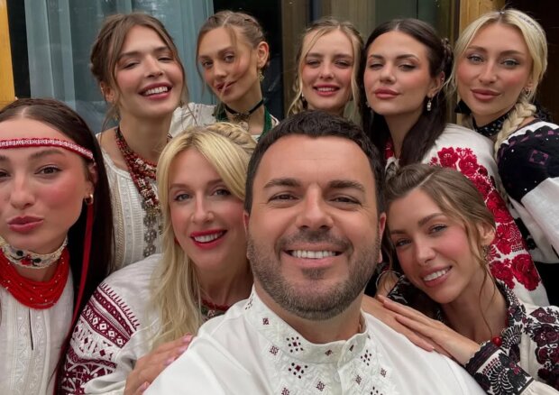Григорій Решетник та учасниці шоу "Холостяк-14", фото із соцмереж