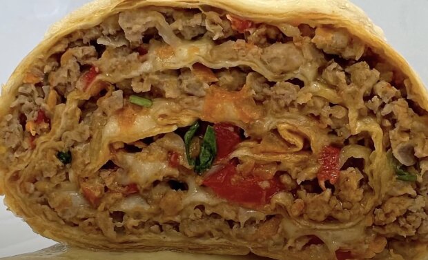 Мясной рулет из лаваша
