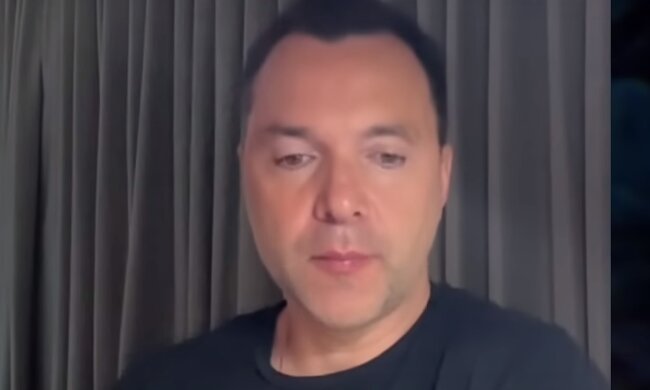Арестович розповів про дві галузі, з яких Росія вже готова піти: "У мене є сигнал, на який я хотів би звернути увагу"
