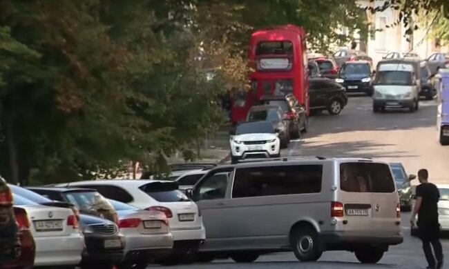 Автомобілі. Фото: скріншот YouTube-відео