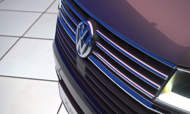 Офис на колесах: Volkswagen показал новое поколение Multivan Т7