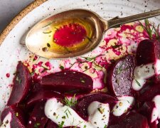 Смачно і дуже корисно: рецепт салату з буряками по-грецьки