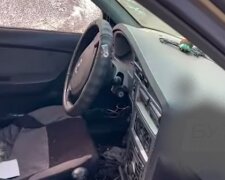 Харьковская трасса: россияне расстреляли множество гражданских машин. Видео