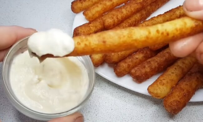 Они так и просятся в рот: рецепт вкуснейших картофельных палочек с сыром