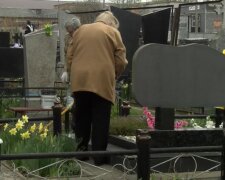 На кладбище, фото: youtube.com