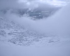 Погода збожеволіла: у Карпатах намело снігу майже під метр, зійшла лавина