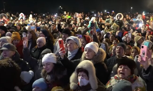 Масове виконання колядки. Фото: скріншот YouTubе