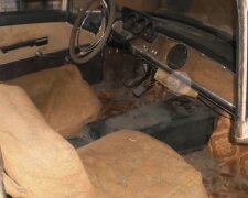 Водители окаменели: в гараже нашли редкое украинское авто "Искра" с сюрпризом от "Волги"
