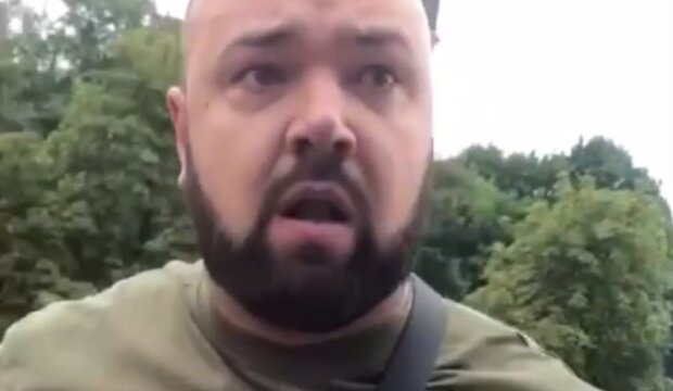 Українці обурені: мешканець Києва на позашляховику заблокував "швидку", яка везла дитину до реанімації. Відео