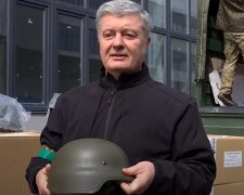 Порошенко с гербом Украины и в командирском стиле отреагировал на подбитую "Москву"