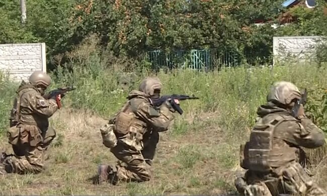 "Правый сектор" пришел в воинскую часть РФ: Арестович рассказал о панике в России