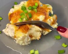 Курица с цветной капустой под сырной корочкой, кадр из видео