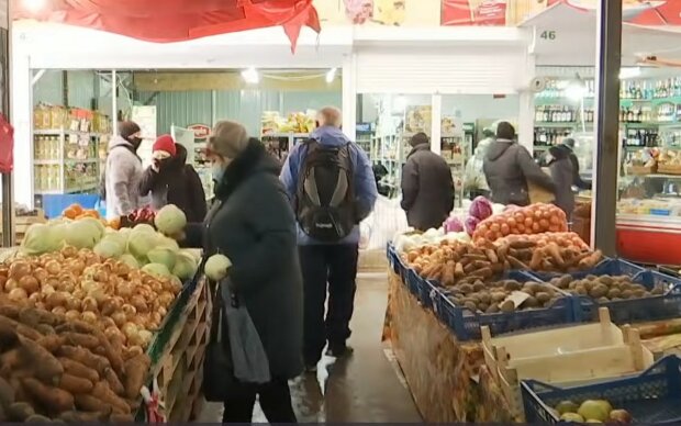 Купівля продуктів. Фото: скріншот YouTube-відео