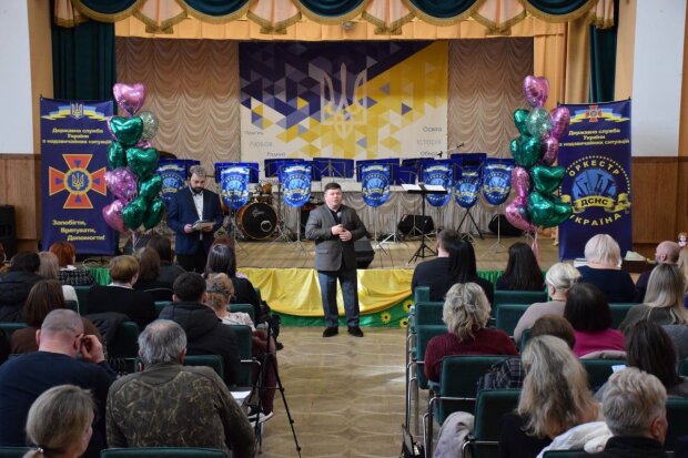 Більше ніж просто уроки: у Києві вшанували жінок, які тримають на своїх плечах майбутнє країни