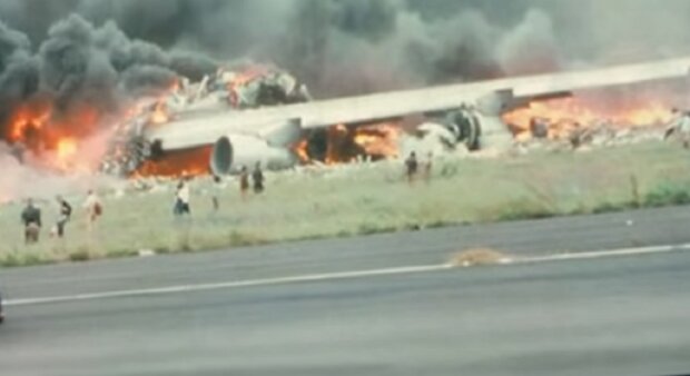 Катастрофа літака, фото: youtube.com