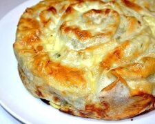 Этот вкус вас покорит: рецепт пирога "Заливной лаваш" с мясным фаршем и сыром