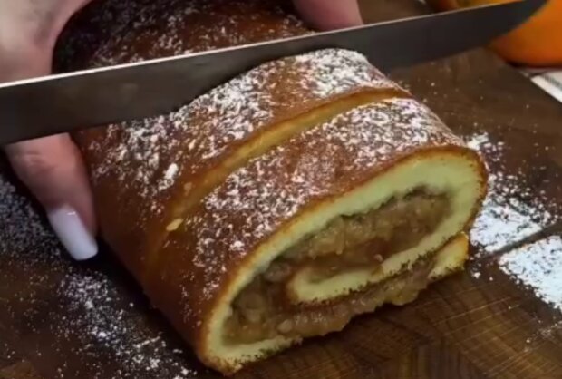 Яблучний рулет, кадр з відео