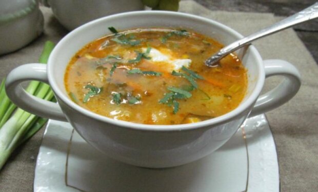 В старину его называли "огірчанка": рецепт супа из квашеных огурцов и кукурузной крупы
