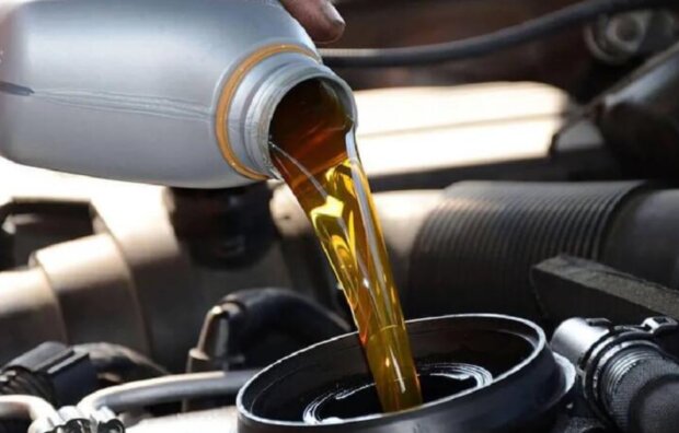 Заміна оливи, авто, кадр з відео