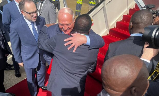 Шукає політичний притулок: Лукашенко відвідав найбіднішу країну Африки, наслідуючи заклик Путіна
