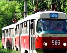 В Харькове неизвестные расстреляли трамвай с пассажирами